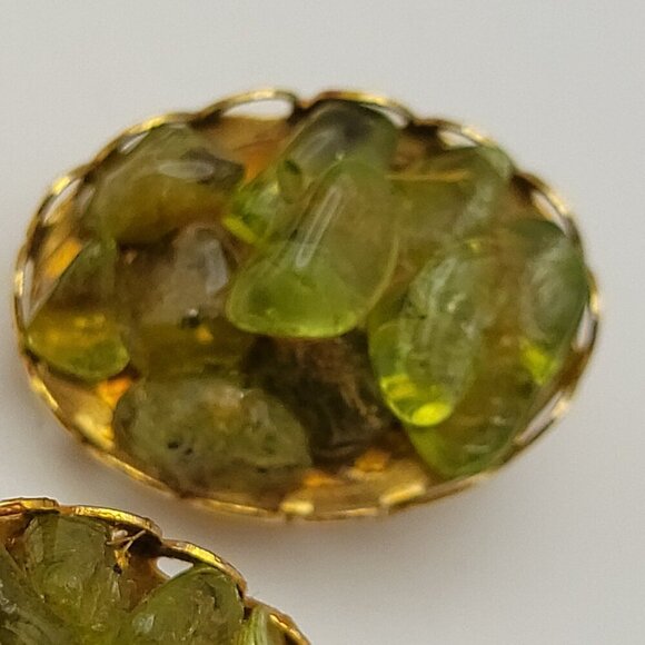 Vtg. 70's Art Glass Faux Jade Nugget Oval Clip On Earrings Gold Plated Filigree - Picture 4 of 6